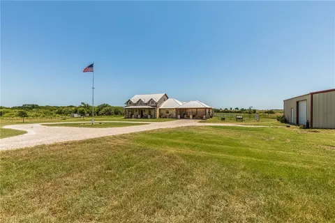 346 Easy Rd, West, TX 76691 photo 4