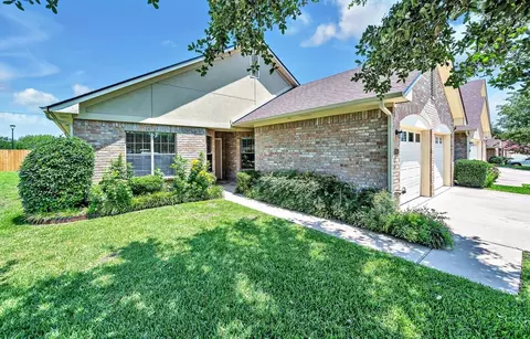 9015 Darby Ln, Hewitt, TX 76643