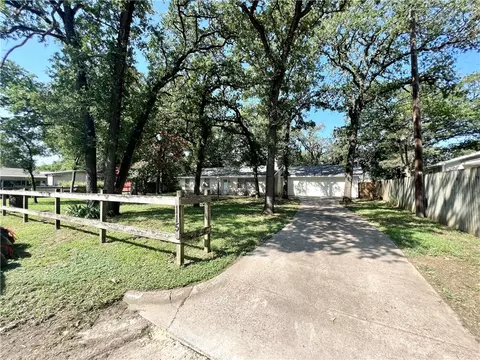 115 Peaceful Ln, Lacy Lakeview, TX 76705