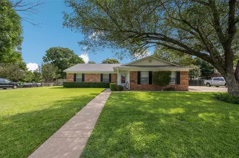 300 Texas Ave, Hewitt, TX 76643