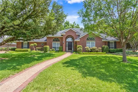 618 Wheatland Dr, Mcgregor, TX 76657