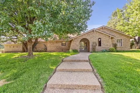 8300 Knottingham Dr, Woodway, TX 76712