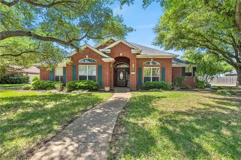 820 Country Ln, Mcgregor, TX 76657