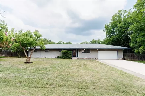 208 E Stegall Dr, Robinson, TX 76706