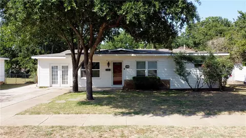120 Austin St, Mcgregor, TX 76657