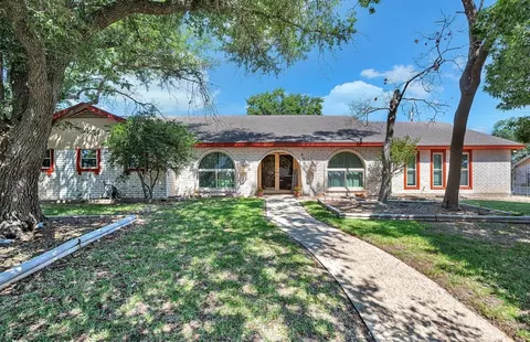 9915 Burgundy Ln, Woodway, TX 76712