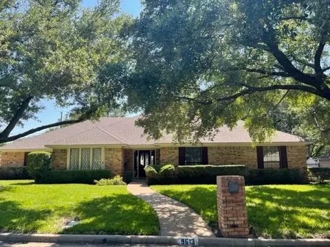 9613 Old Farm Rd, Woodway, TX 76712
