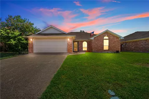 2708 Comanche Trl, Waco, TX 76712