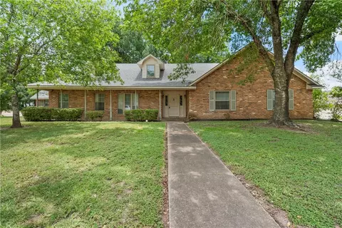 626 E Royal Oaks Dr, Marlin, TX 76661