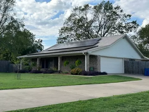 907 E Grayson, Mexia, TX 76667 photo 5