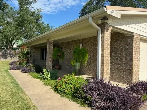 907 E Grayson, Mexia, TX 76667 photo 6