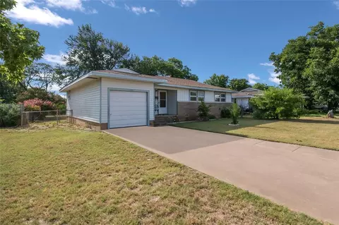 406 Lincoln St, Mcgregor, TX 76657