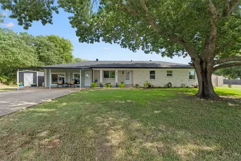 525 W 7th St, Crawford, TX 76638