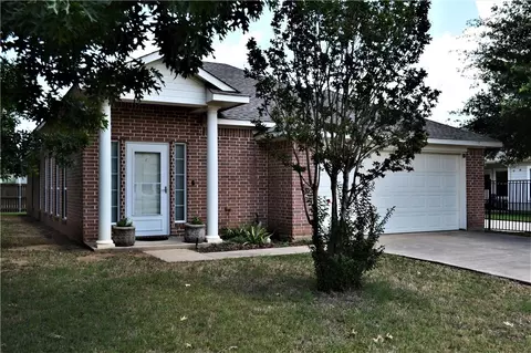 451 Senter Ct, Burleson, TX 76028