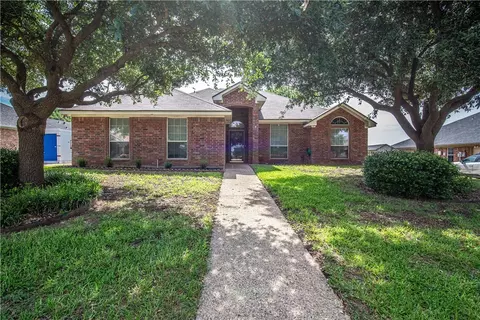 832 Cheyenne Trl, Hewitt, TX 76643