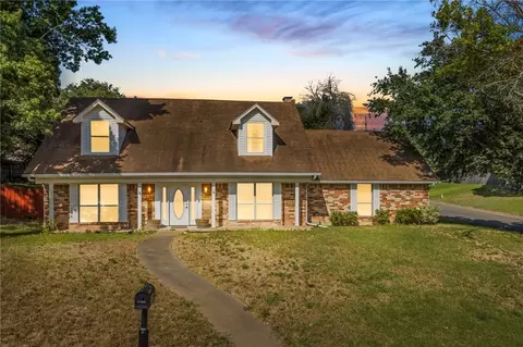 806 Woodland West Dr, Woodway, TX 76712