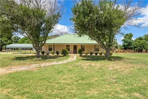803 SW Mclennan Co Rd, Mcgregor, TX 76657
