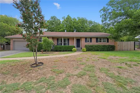 801 Gaywood Dr, Woodway, TX 76712