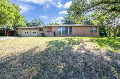 417 Clinton Dr, Woodway, TX 76712