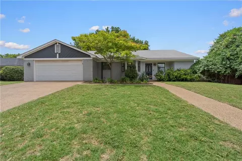705 Seminole Trl, Hewitt, TX 76643