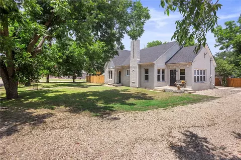 204 S 1st St, Rosebud, TX 76570