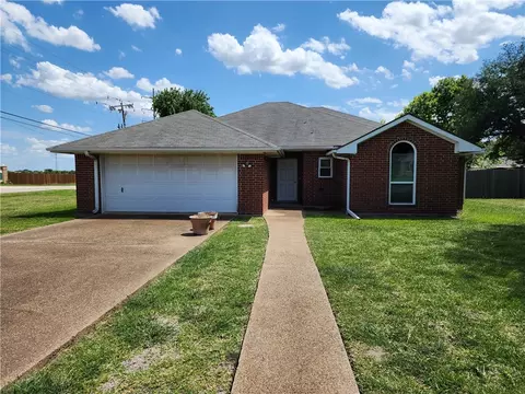 316 Evergreen Ct, Hewitt, TX 76643