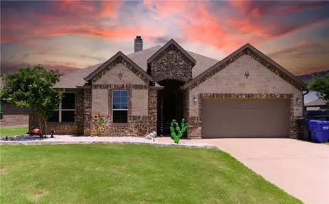 261 Woodhaven Trl, Mcgregor, TX 76657