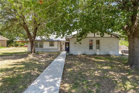 304 Brenda Dr, Hewitt, TX 76643