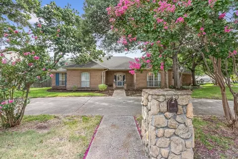 201 Woodfall Dr, Woodway, TX 76712