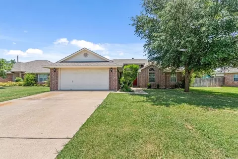 512 Brook Cir, Hewitt, TX 76643