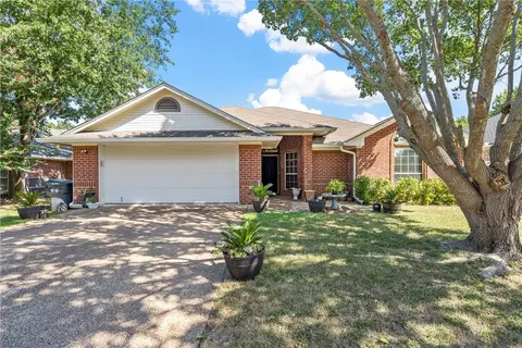 10604 Sierra West Dr, Woodway, TX 76712