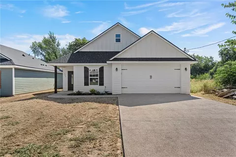 504 Cleveland Ave, Mcgregor, TX 76657