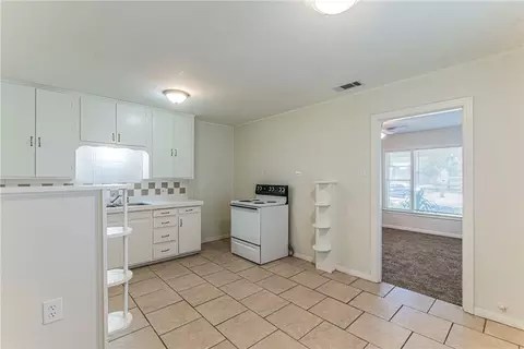 3713 N 21st St, Waco, TX 76708 photo 5