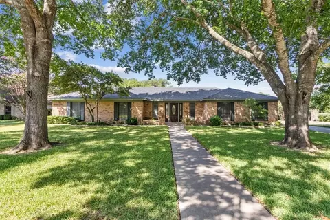 3401 River Oaks Dr, Woodway, TX 76712