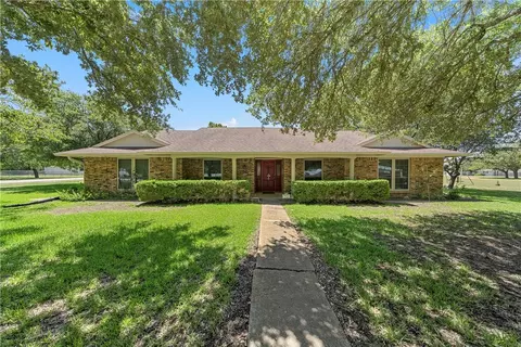 1318 E Limestone Ave, Mart, TX 76664