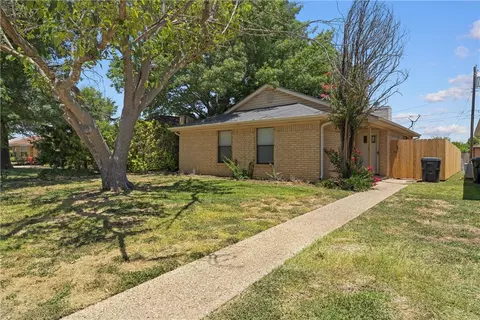 1402 Chapel Ridge Rd, Waco, TX 76712