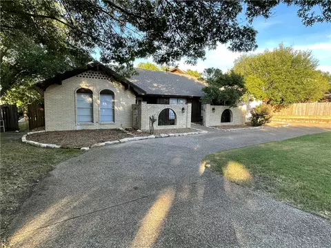 813 Clarence Dr, Woodway, TX 76712