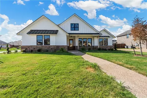 408 Sagebrush Ln, Mcgregor, TX 76657
