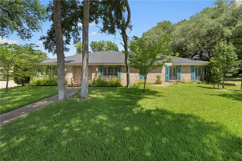 2915 Chimney Hill Dr, Waco, TX 76708 photo 2