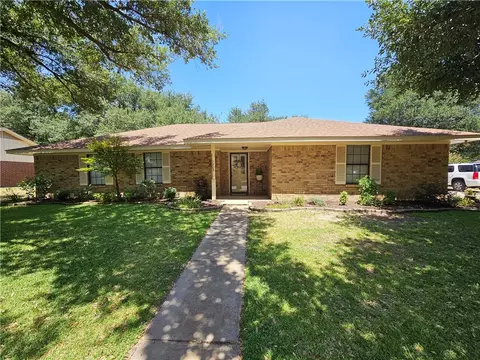 1205 Donna St, Groesbeck, TX 76642