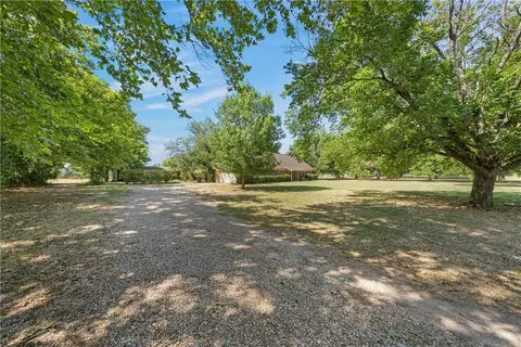 517 Old Steinbeck Rd, Waco, TX 76708 photo 3