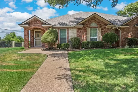549 Old Mill Creek Dr, Waco, TX 76712