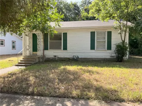 801 E Pecan Ave, Waco, TX 76704