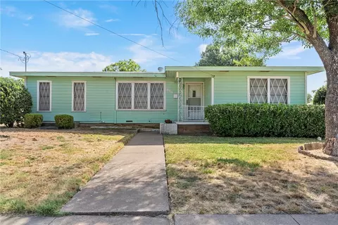 808 S Jefferson St, Mcgregor, TX 76657