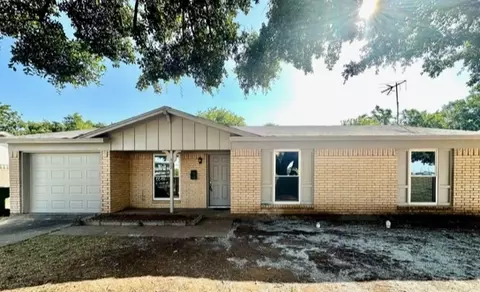 512 N Main St, Mcgregor, TX 76657