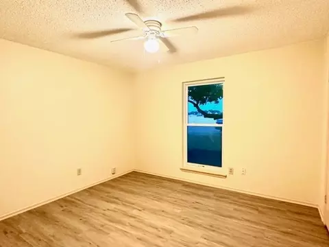 512 N Main St, Mcgregor, TX 76657 photo 10