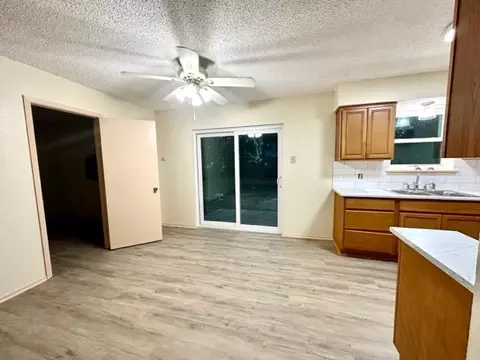512 N Main St, Mcgregor, TX 76657 photo 5