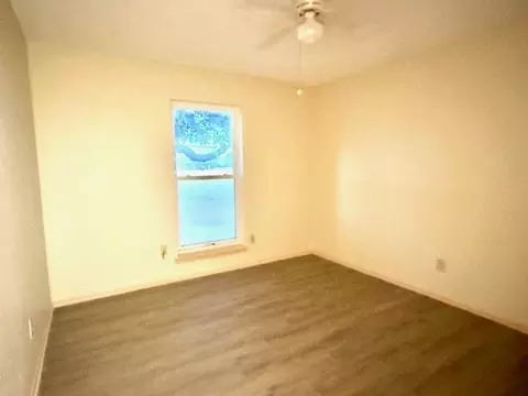 512 N Main St, Mcgregor, TX 76657 photo 9