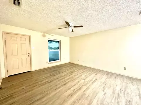 512 N Main St, Mcgregor, TX 76657 photo 3