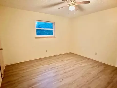 512 N Main St, Mcgregor, TX 76657 photo 11